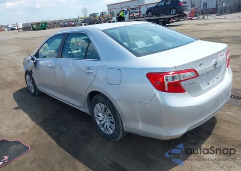 2014 Toyota Camry Le z USA, uszkodzony, nr VIN 4T4BF1FKXER347276